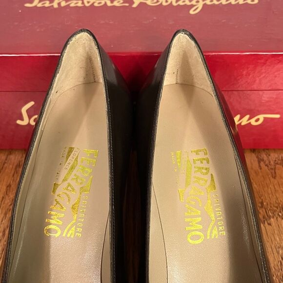 Salvatore Ferragamo 7.5 B 2-Tone Bronze & Black Patent Leather heels new - Picture 3 of 13